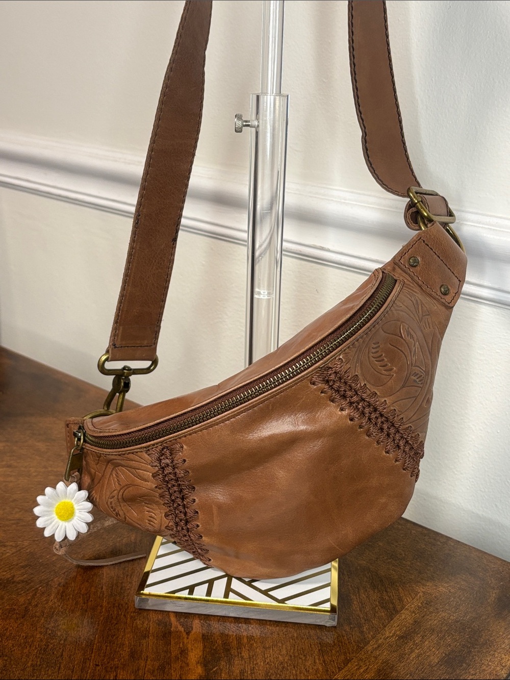 The SAK TAN LEATHER BELT BAG/ CROSSBODY WITH EMBROIDERED ACCENTS & DAISY CHARM - Picture 3 of 16